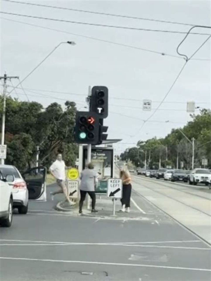 Road rage brawl: Women fight on Melbourne street