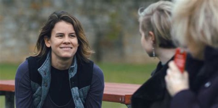 Sosie Bacon narrowly escapes travel disaster with brother's girlfriend