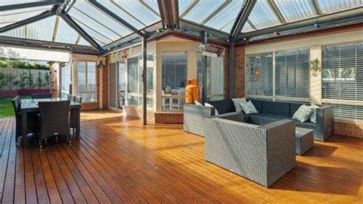 South Morang house attracts 16-bidder swarm