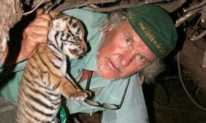Tiger attacks Arizona animal sanctuary director, former Las Vegas illusionist