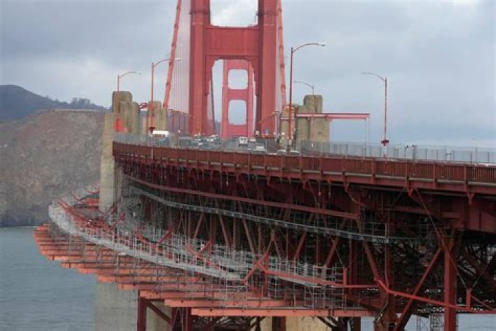 Tras décadas, San Francisco instala por fin redes para impedir suicidios en el puente Golden Gate