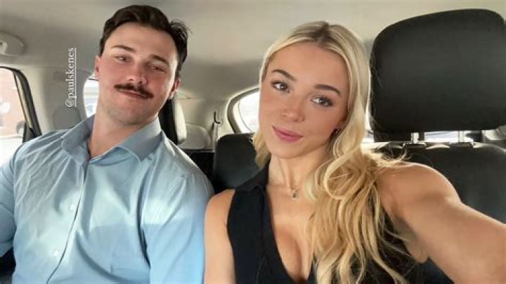 Veronica Dunne Bio, Age, Feet, Height, Dating, Boyfriend, Family