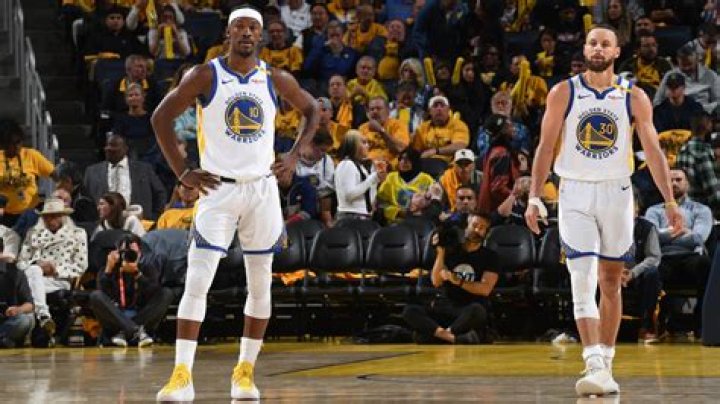 Warriors players take to the tools doing trades around Auckland