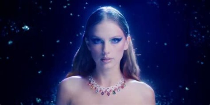 We Decoded The ‘Bejeweled’ Video So You Didn’t Have To
