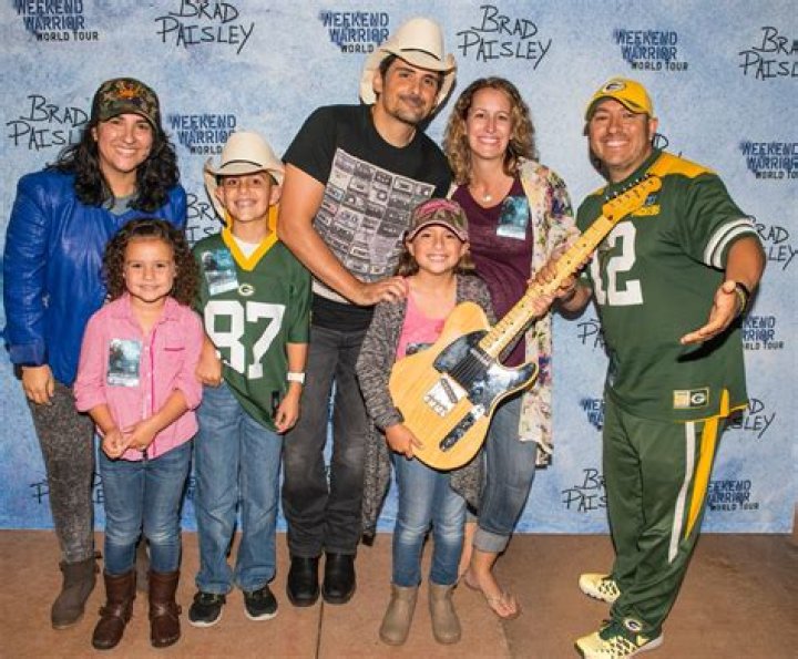 What Happened To Brad Paisley? Where Is Brad Paisley? Brad Paisley Net Worth, Age, Kids, Weight, Wife, Songs, And More