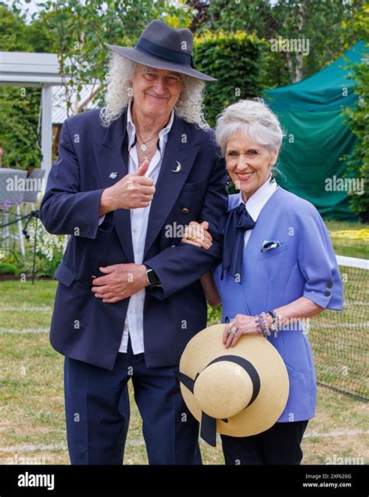 Who is Dejan Lovren’s wife, Anita? His height, weight, body stats, family