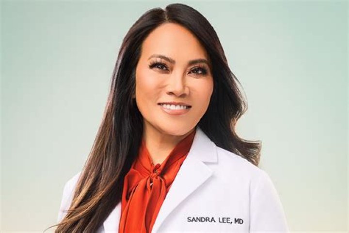 Who is Sandra Lee (Dr. Pimple Popper)? Is she married, who is the husband?